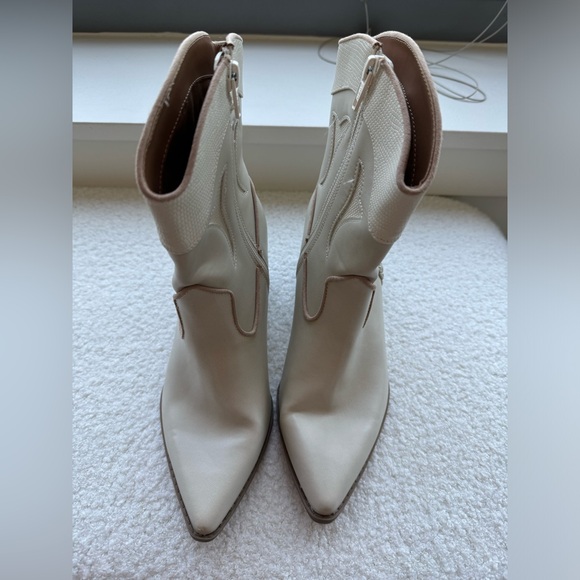 White short Cowgirl boots - Picture 2 of 2